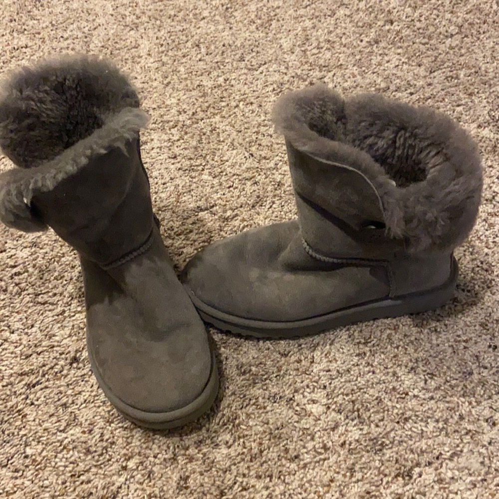 Women’s UGG Bailey Button Grey Boots- Size 7